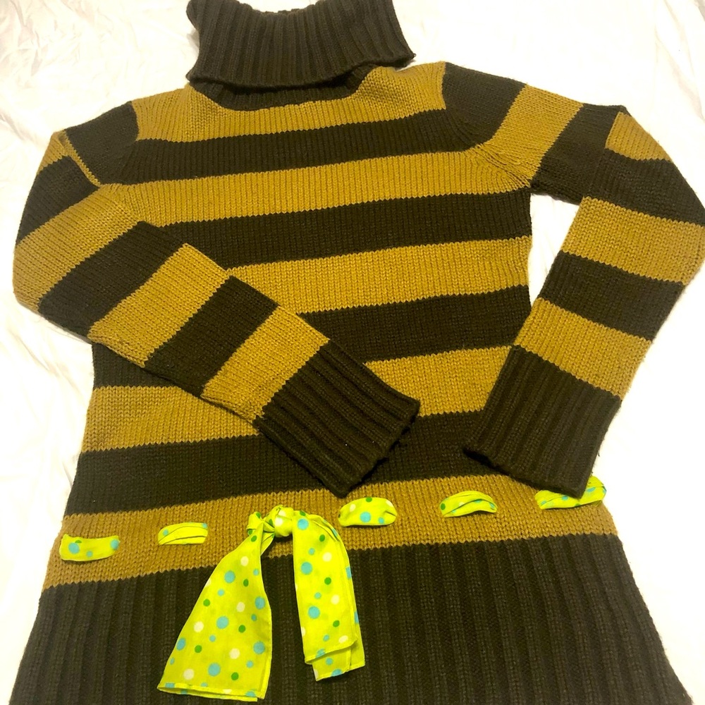 Wet Seal turtle neck striped sweater size S great condition